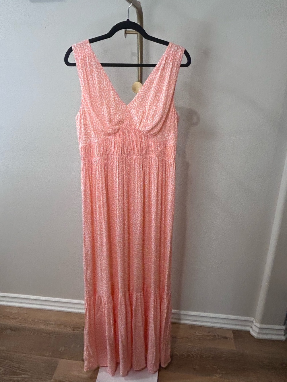 🍑 Express Sleeveless V-Neck Maxi Dress in Peach